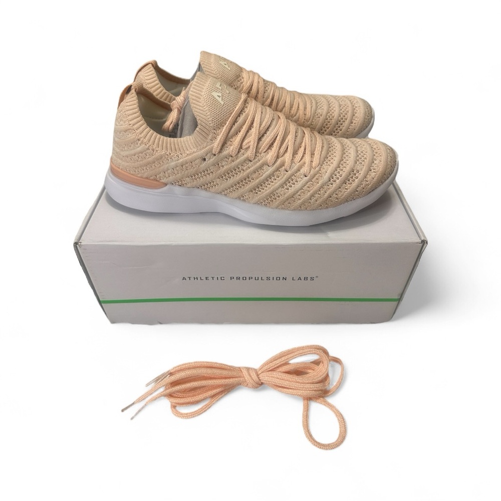 APL Women’s Techloom Wave - Blush/Pristine/Melange- Size 8.  **NWT**
